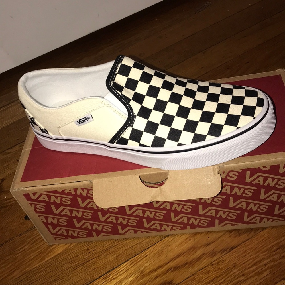 Size 8.5 Women’s checkered Vans